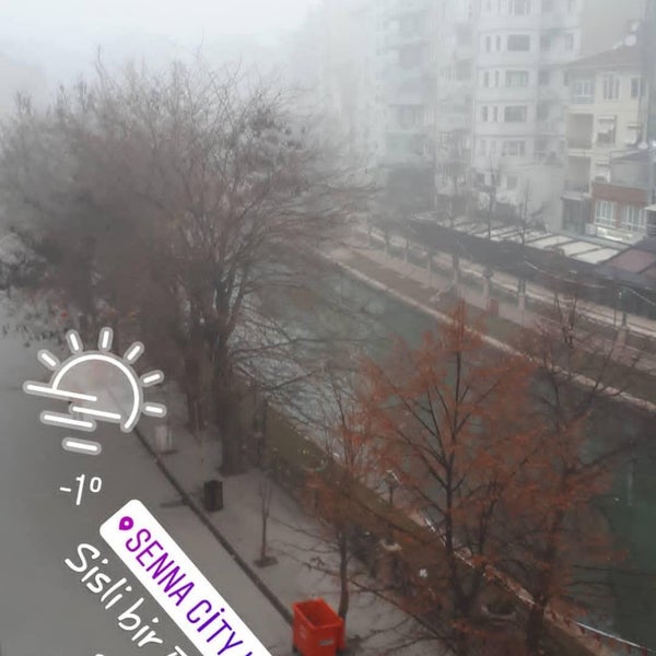 รูปภาพถ่ายที่ Sennacity Hotel โดย Şahin เมื่อ 12/15/2017