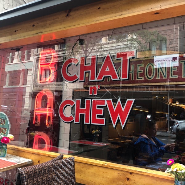 Foto diambil di Chat &#39;n Chew oleh Andrew M. pada 5/20/2018