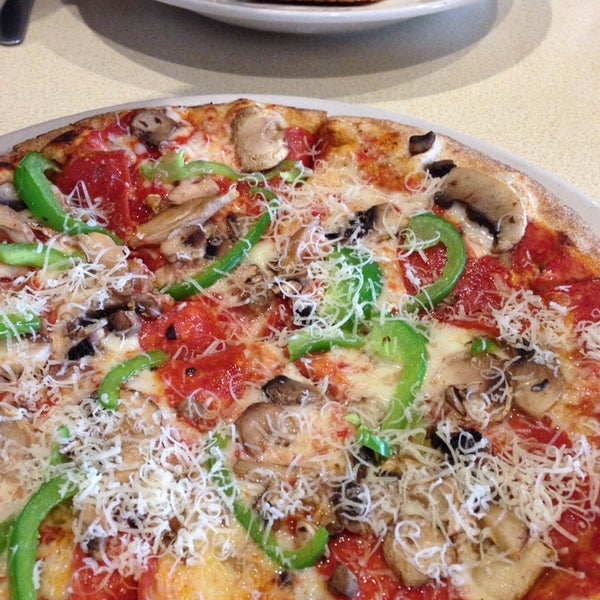 Das Foto wurde bei Brixx Wood Fired Pizza von Tabitha am 11/21/2013 aufgenommen
