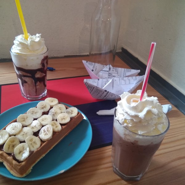 Photo taken at Ahoy! Hot &amp; Iced Chocolate, Lemonade, Waffle, Smoothie by Júlia R. on 4/11/2017