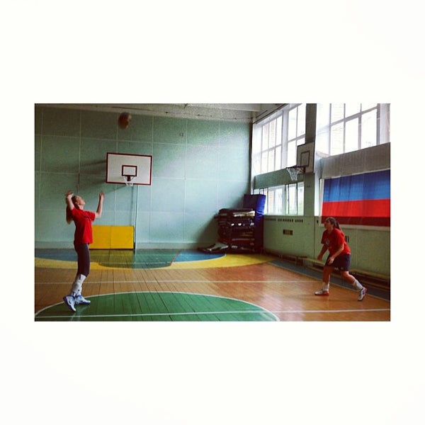 Спортивного зала должна составлять не менее