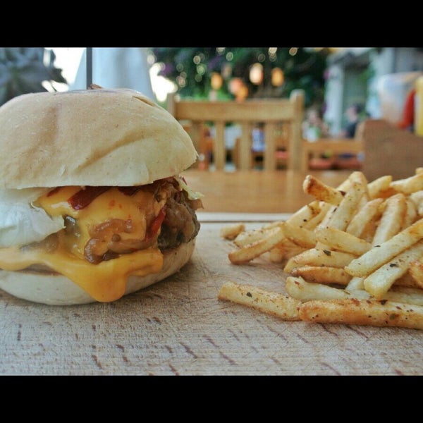 Kaş'ın en güzel cheeseburgeri. Hem kocaman hem çok lezzetli.