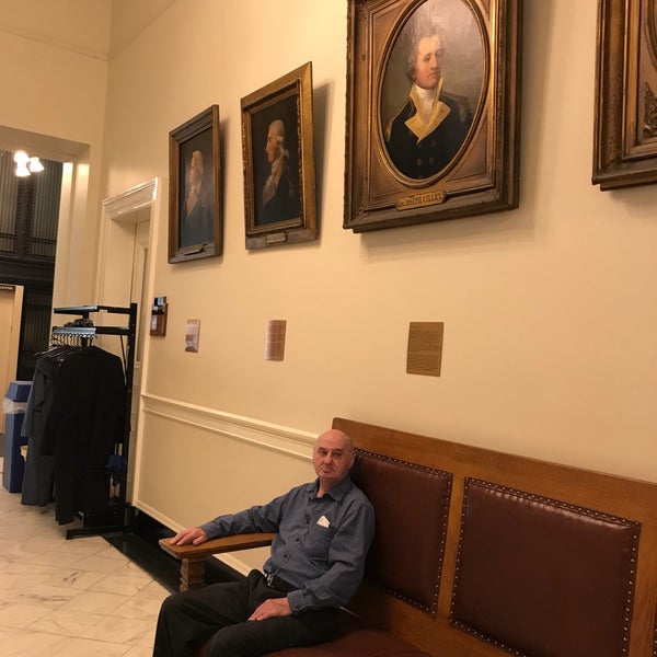 Das Foto wurde bei New Hampshire State House von Zoe F. am 5/8/2018 aufgenommen