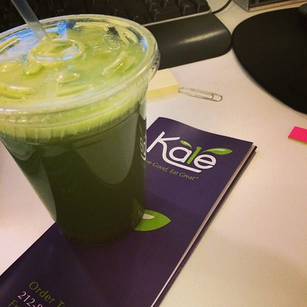 Снимок сделан в Kale Health Food NYC пользователем Eloise M. 1/17/2014