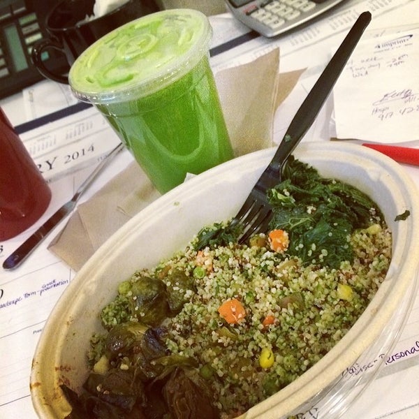 Das Foto wurde bei Kale Health Food NYC von Eloise M. am 2/12/2014 aufgenommen
