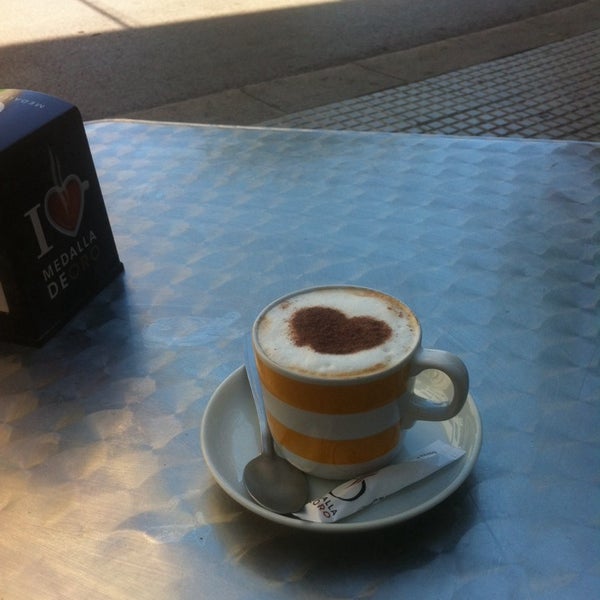 Photo prise au TOP COFFEE SHOP &amp; JUICE BAR par Maria V. le7/8/2014