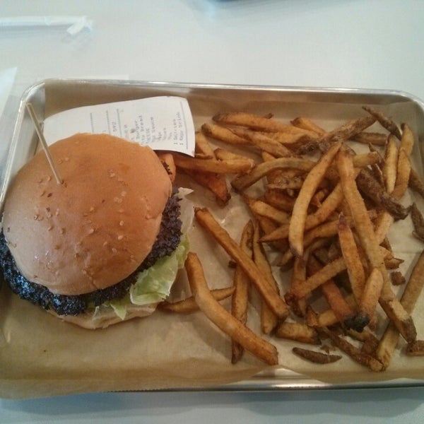 Photo taken at MOOYAH Burgers, Fries &amp; Shakes by Shih-Yu L. on 1/2/2014