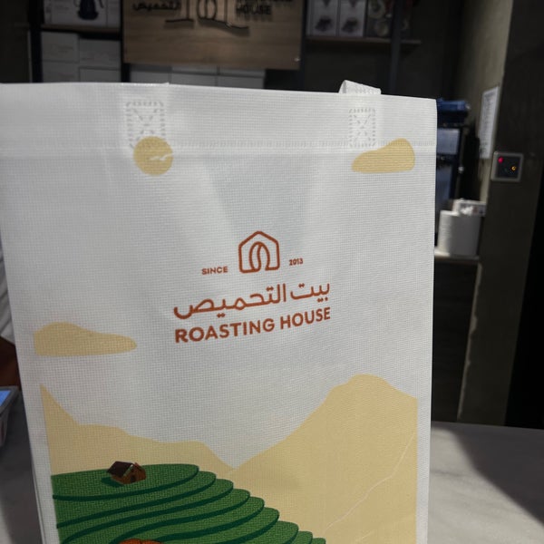 Photo taken at Roasting House | بيت التحميص فرع حي الملك فهد by Sarah .. on 8/20/2023