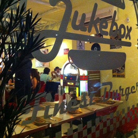 รูปภาพถ่ายที่ JukeBox Finest Burger โดย luizeduardocm เมื่อ 10/7/2012