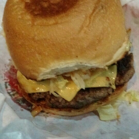 Das Foto wurde bei Pit&#39;s Burger von Ramon C. am 10/4/2015 aufgenommen