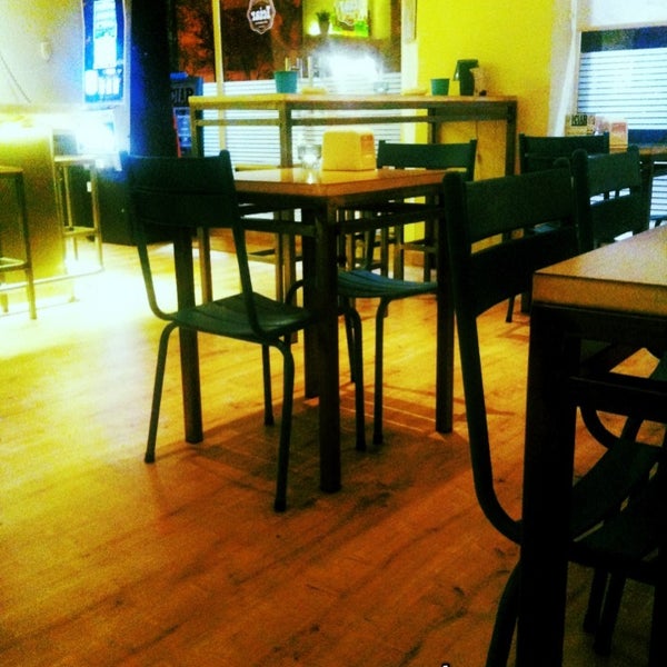 Das Foto wurde bei Icíar Cafe &amp; Kitchen Bar von Juan Jose D. am 5/26/2013 aufgenommen