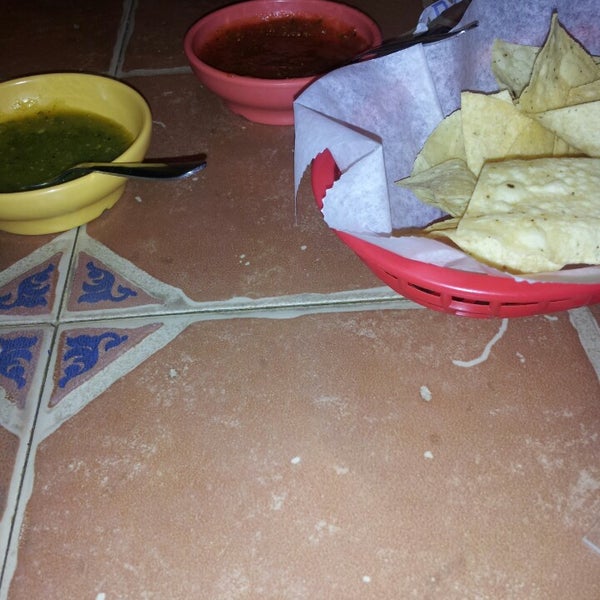 Foto tomada en Lindo Mexico Restaurant  por Kandie M. el 8/9/2013