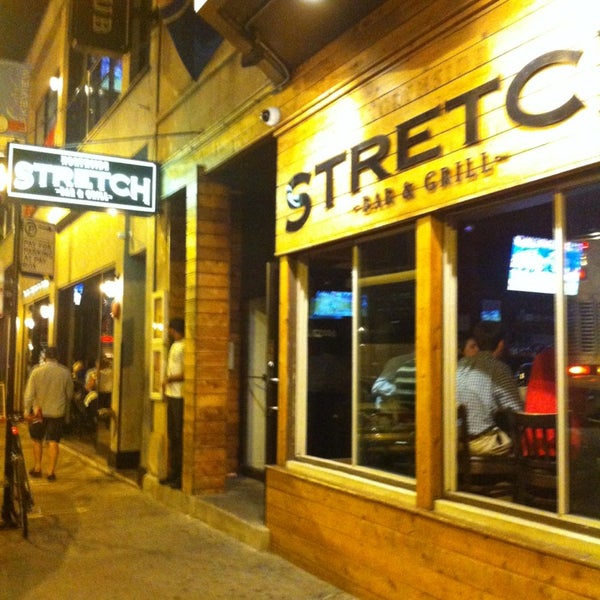 Foto tirada no(a) The Stretch Bar &amp; Grill por Bop City B. em 8/16/2013