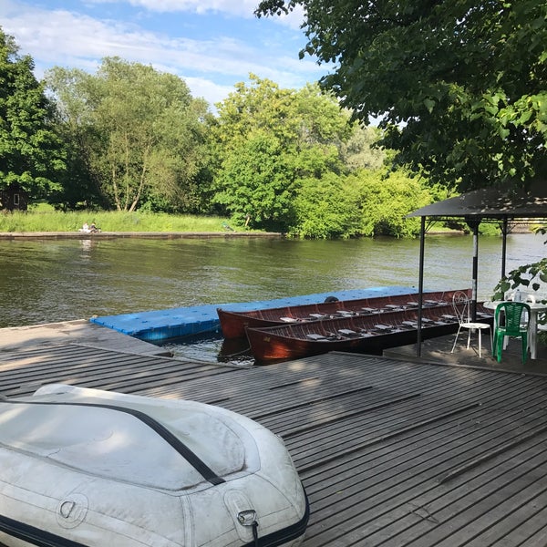Английская набережная 2 сенатская пристань. Причал ю санкт петербург. Ночной петербург с теплохода. Петергоф причал. Питер сенатская пристань.