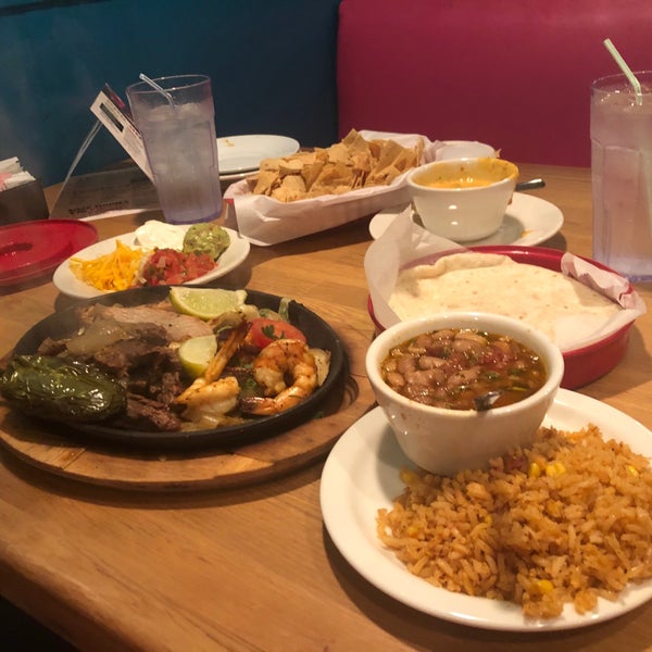 4/17/2019 tarihinde Soloziyaretçi tarafından La Fiesta Restaurant &amp; Cantina'de çekilen fotoğraf