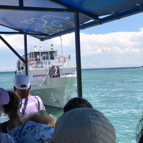 9 причал. 9 причал. Морской вокзал сочи причалы. В саратове на причале корабли. Катер артбухта учкуевка 2023.