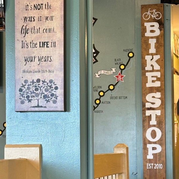 Foto diambil di Bike Stop Cafe oleh Axe pada 3/20/2024