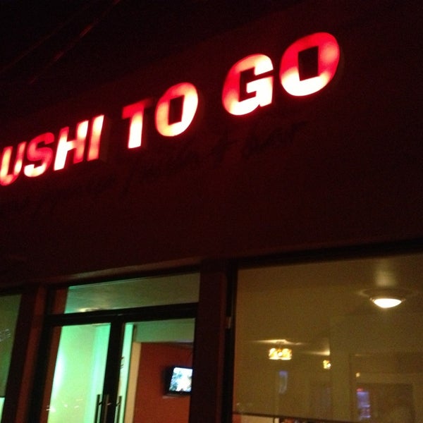 Снимок сделан в Sushi to Go Pitic пользователем Carlos M. 7/23/2013