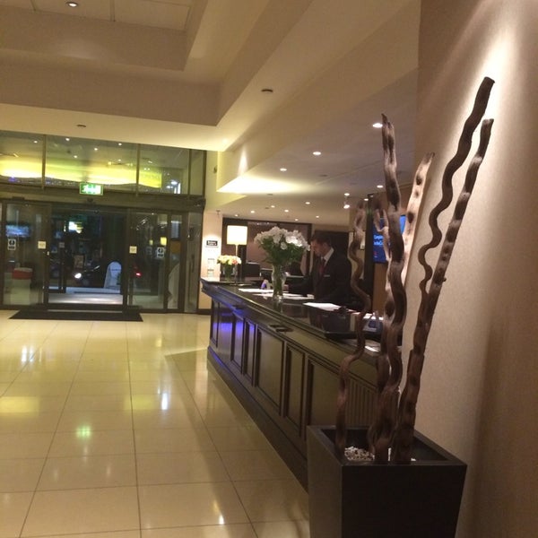 Photo taken at Cardiff Marriott Hotel by Ekaterina M. on 10/3/2014