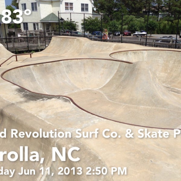 6/11/2013에 Shannon H.님이 Island Revolution Surf Co. &amp; Skate Park에서 찍은 사진