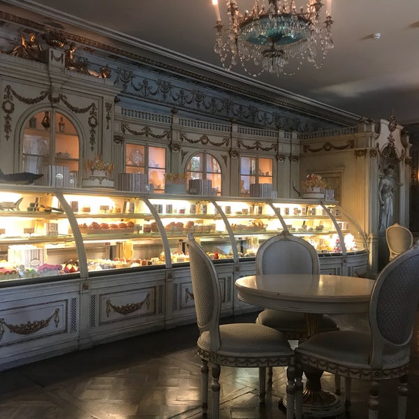 Das Foto wurde bei Confectionary (Cafe Pushkin) von Anna S. am 8/26/2018 aufgenommen