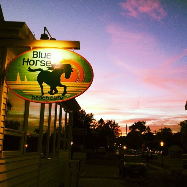 Foto tirada no(a) Blue Horse Beach Cafe por Eric R. em 10/9/2013