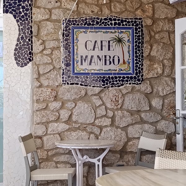 Foto diambil di Café Mambo oleh Turki pada 5/9/2024