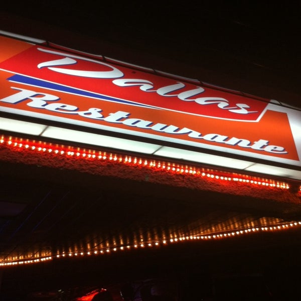 Foto tirada no(a) Dallas Bar por Emmanuel M. em 2/2/2014