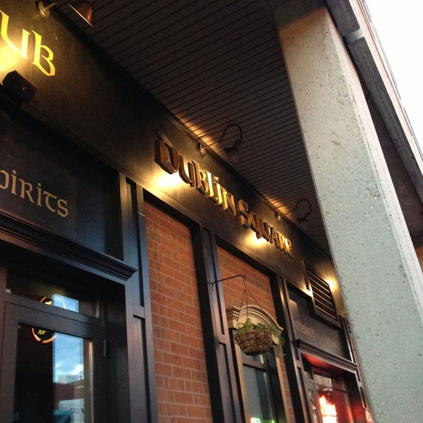 Снимок сделан в Dublin Square Irish Pub &amp; Eatery пользователем Jennifer F. 7/21/2013