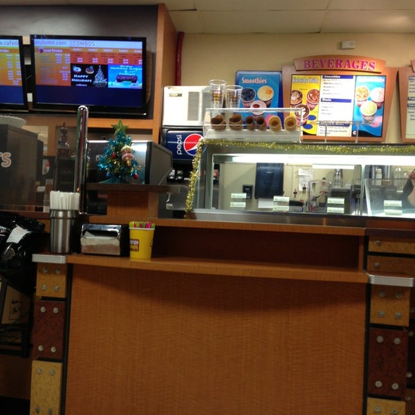 12/31/2012にKent W.がCafe Donuts &amp; KaleidoScoops Ice Creamで撮った写真