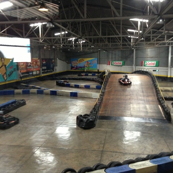 Foto tirada no(a) Formula Kart Indoor por Laura R. em 7/21/2013