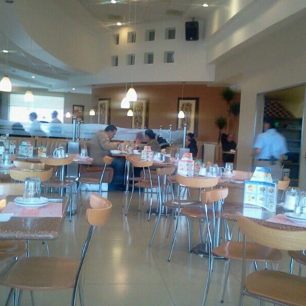 Madero RestaurantCafé Parque Industrial 151 tips de