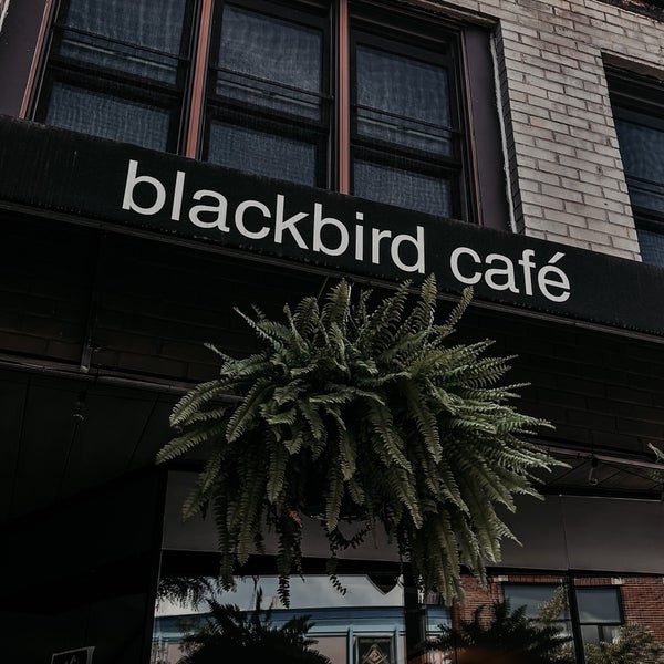 Foto diambil di Blackbird Cafe oleh SMR. pada 8/28/2022