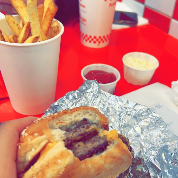 Photo taken at Five Guys by TameeM ♉. on 12/12/2021