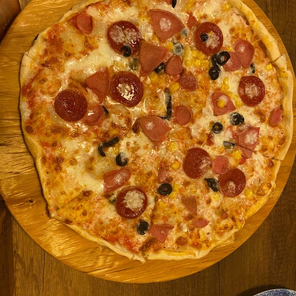 Снимок сделан в Pizza Napoli пользователем Yaşar Ç. 8/5/2022