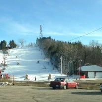 Photo taken at Little Switzerland Ski Area by Chong Y. on 12/5/2012