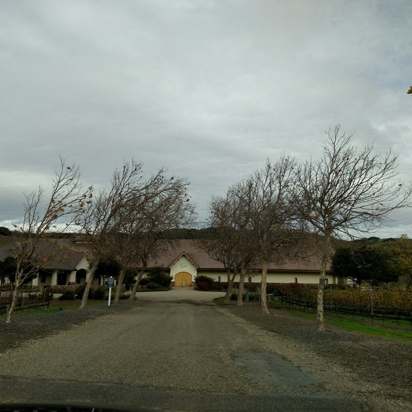 Foto scattata a Foley Estates Vineyard &amp; Winery da Caroline O. il 12/15/2014