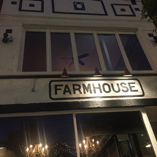 รูปภาพถ่ายที่ Farmhouse Chicago โดย Ed H. เมื่อ 6/23/2017