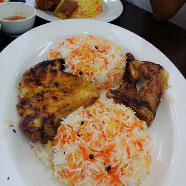 Foto scattata a Almaeda Arabian Cuisine da baba il 7/17/2014