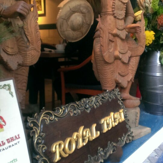 Foto scattata a Royal Thai Restaurant da Daniel Z. il 6/8/2014
