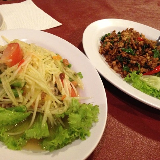 11/24/2012 tarihinde Melissa May L.ziyaretçi tarafından Chokdee Thai Cuisine'de çekilen fotoğraf