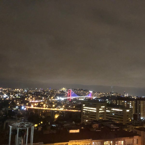 Снимок сделан в Beşiktaş Meydanı пользователем Cumhur O. 3/24/2021