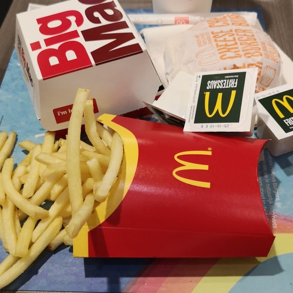 รูปภาพถ่ายที่ McDonald&#39;s โดย Geert H. เมื่อ 9/4/2019
