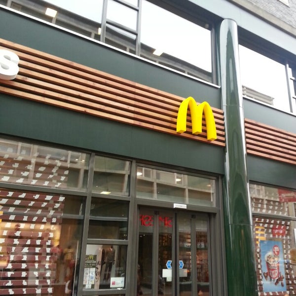 รูปภาพถ่ายที่ McDonald&#39;s โดย Geert H. เมื่อ 3/3/2013