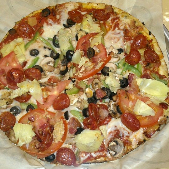 Снимок сделан в Pieology Pizzeria пользователем Meiling W. 7/25/2014