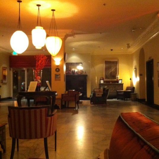 รูปภาพถ่ายที่ Hotel Carlton โดย ceci y. เมื่อ 10/24/2012