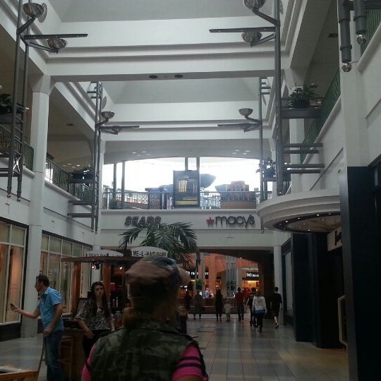 6/1/2013 tarihinde Michael John Z.ziyaretçi tarafından Vista Ridge Mall'de çekilen fotoğraf