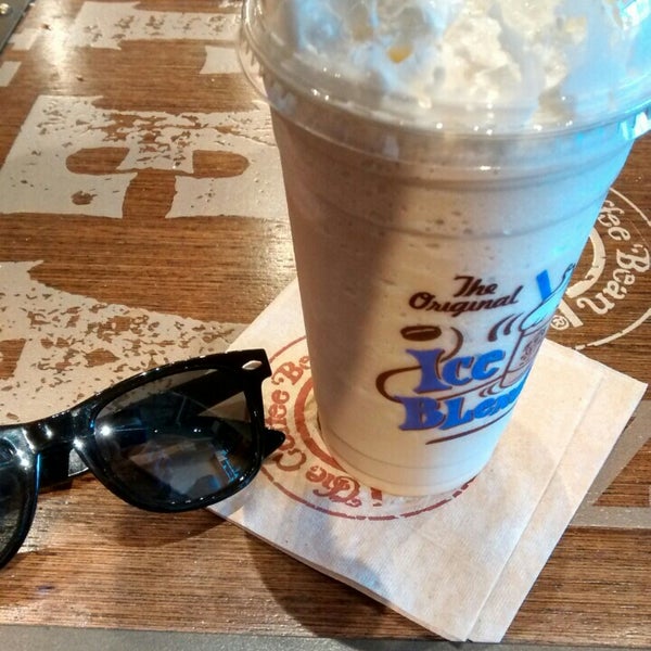 Photo taken at The Coffee Bean &amp; Tea Leaf by Add i. on 6/14/2015