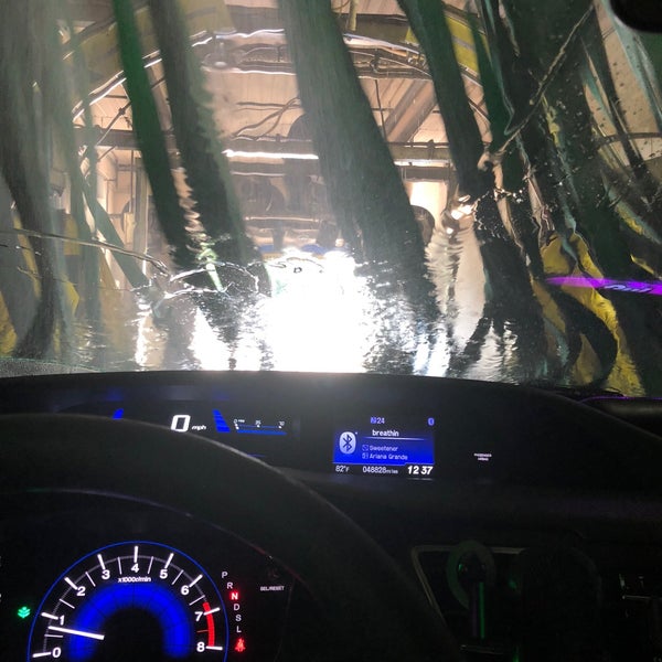รูปภาพถ่ายที่ All Seasons Express Car Wash โดย Yonathan D. เมื่อ 9/16/2018