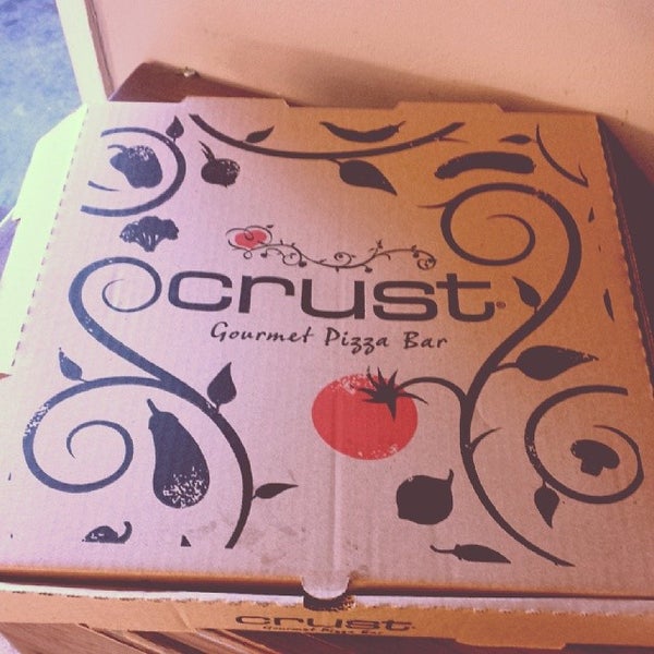 Снимок сделан в Crust Gourmet Pizza Bar пользователем Vgo D. 12/7/2013